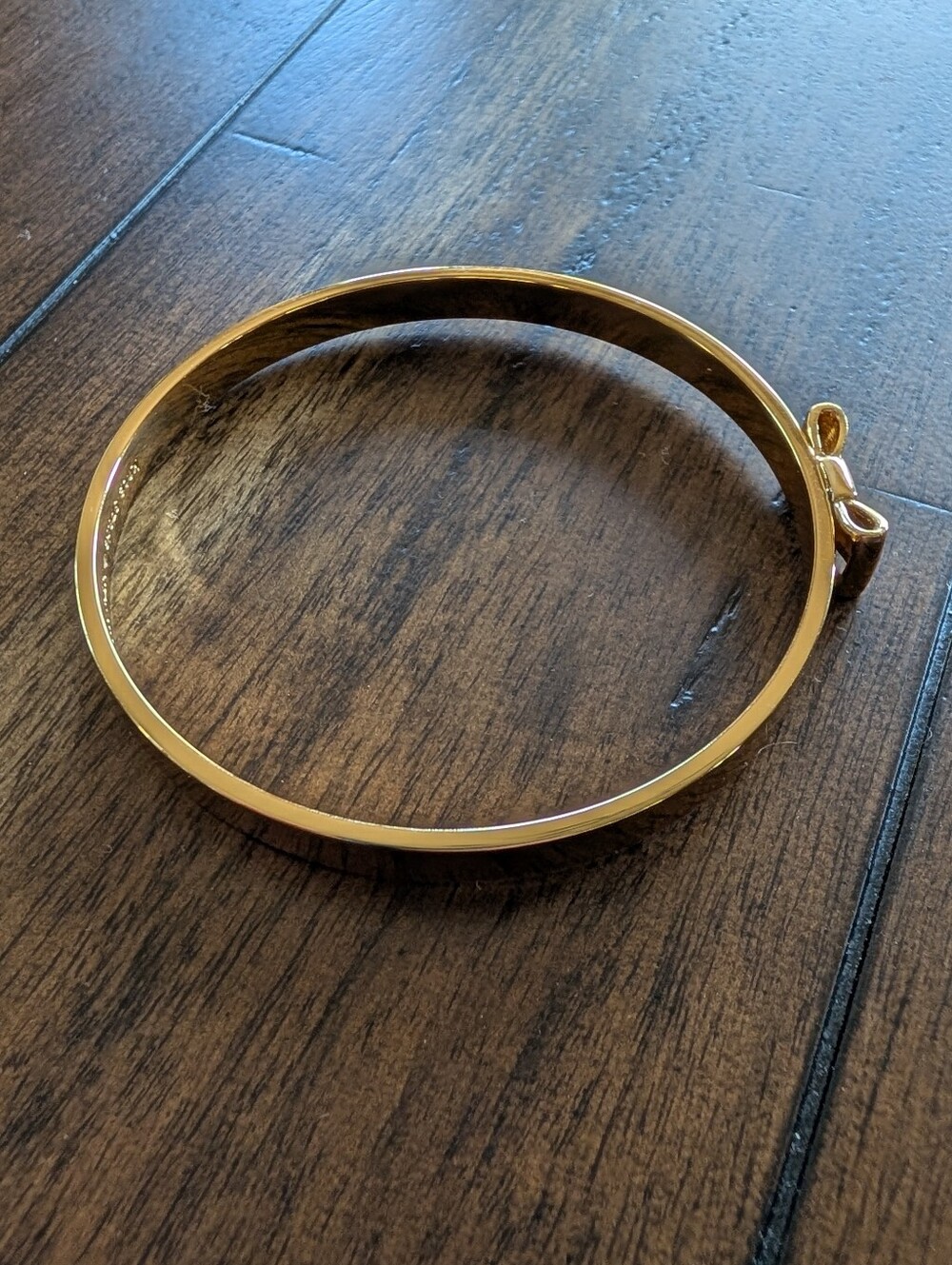 KATE SPADE shiny gold bow bangle bracelet - Picture 3 of 7